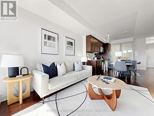 1029 - 2885 Bayview Avenue, Toronto, ON - Indoor Photo Showing Living Room