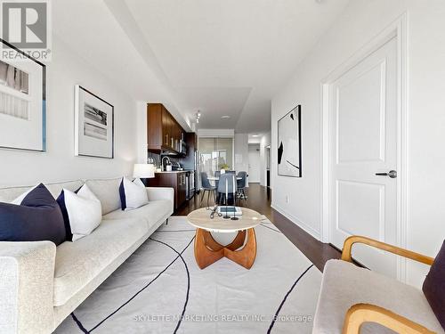 1029 - 2885 Bayview Avenue, Toronto, ON - Indoor Photo Showing Living Room