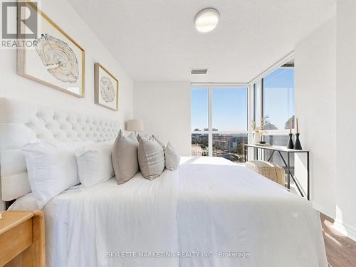 1029 - 2885 Bayview Avenue, Toronto, ON - Indoor Photo Showing Bedroom