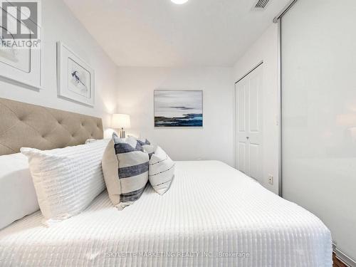 1029 - 2885 Bayview Avenue, Toronto, ON - Indoor Photo Showing Bedroom