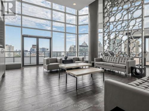 1029 - 2885 Bayview Avenue, Toronto, ON - Indoor Photo Showing Living Room