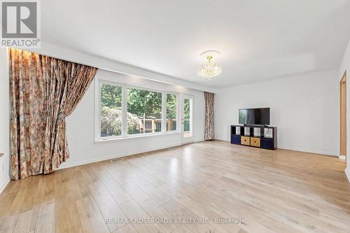 15 Alamosa Drive, Toronto, ON - Indoor Photo Showing Living Room