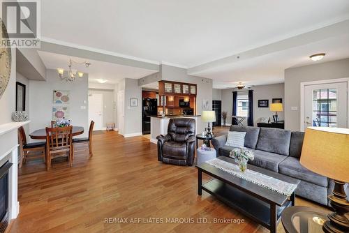402 - 341 Water Street W, Cornwall, ON - Indoor Photo Showing Living Room