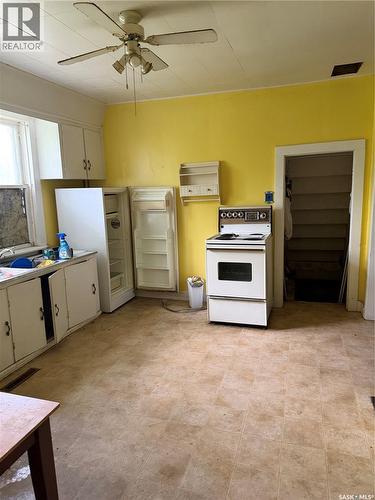 301 Elizabeth Street, Stockholm, SK - Indoor Photo Showing Kitchen