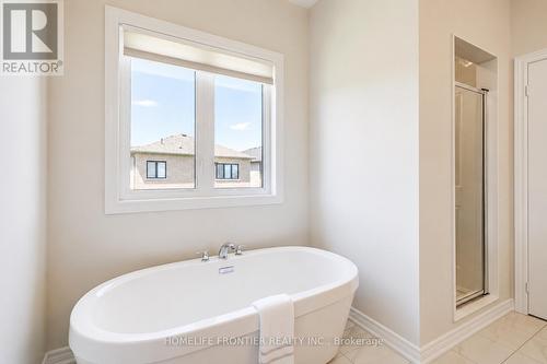 879 Plum Place, Milton, ON - Indoor Photo Showing Bathroom