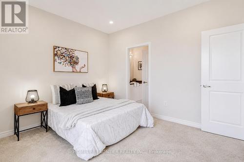 879 Plum Place, Milton, ON - Indoor Photo Showing Bedroom