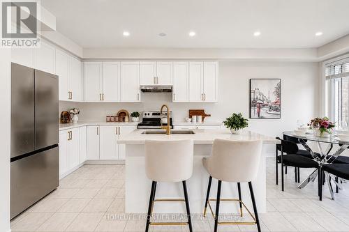 879 Plum Place, Milton, ON - Indoor Photo Showing Kitchen