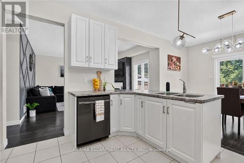 149 Dennis Drive, West Lincoln, ON - Indoor Photo Showing Kitchen With Double Sink