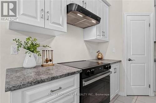 149 Dennis Drive, West Lincoln, ON - Indoor Photo Showing Kitchen