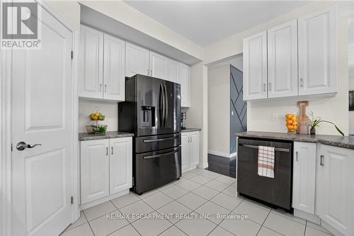 149 Dennis Drive, West Lincoln, ON - Indoor Photo Showing Kitchen