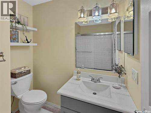 72 3Rd Avenue W, Metinota, SK - Indoor Photo Showing Bathroom