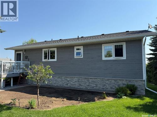 72 3Rd Avenue W, Metinota, SK - Outdoor With Deck Patio Veranda