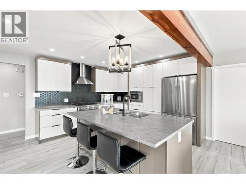 468 Grandview Terrace, Kamloops, BC - Indoor Photo Showing Kitchen With Double Sink With Upgraded Kitchen