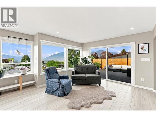 468 Grandview Terrace, Kamloops, BC - Indoor Photo Showing Living Room