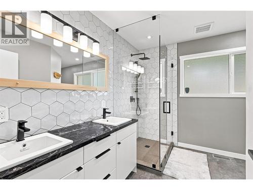 468 Grandview Terrace, Kamloops, BC - Indoor Photo Showing Bathroom