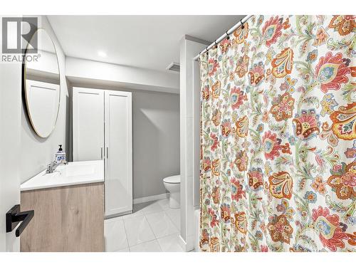 468 Grandview Terrace, Kamloops, BC - Indoor Photo Showing Bathroom