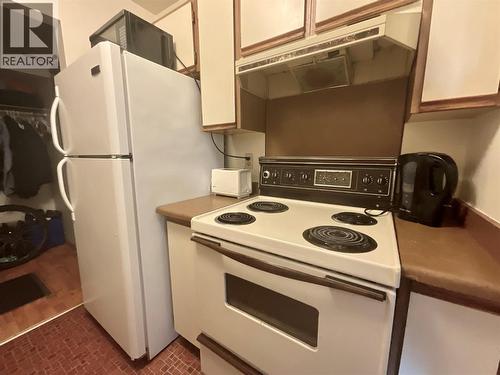 320 Northgate Unit# 209, Tumbler Ridge, BC - Indoor Photo Showing Kitchen