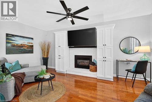 5140 Crimson King Way, Beamsville, ON - Indoor Photo Showing Living Room With Fireplace