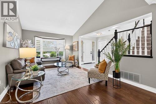 5140 Crimson King Way, Beamsville, ON - Indoor Photo Showing Living Room