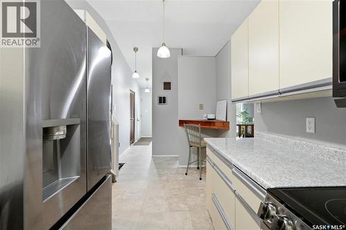 130 Flavelle Crescent, Saskatoon, SK - Indoor Photo Showing Kitchen