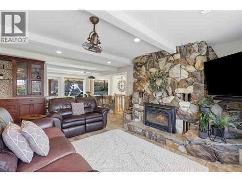 779 Gleneagles Drive, Kamloops, BC - Indoor Photo Showing Living Room With Fireplace