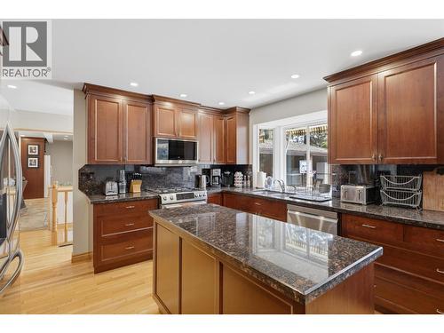 779 Gleneagles Drive, Kamloops, BC - Indoor Photo Showing Kitchen