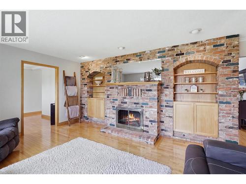 779 Gleneagles Drive, Kamloops, BC - Indoor Photo Showing Living Room With Fireplace