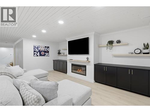 779 Gleneagles Drive, Kamloops, BC - Indoor With Fireplace