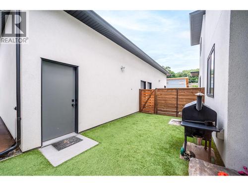 1929 Ethel Street, Kelowna, BC - Outdoor With Exterior