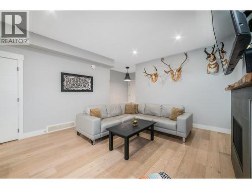 1929 Ethel Street, Kelowna, BC - Indoor Photo Showing Living Room With Fireplace