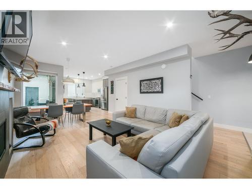 1929 Ethel Street, Kelowna, BC - Indoor Photo Showing Living Room