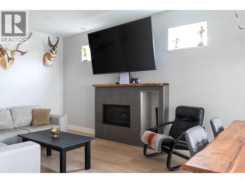 1929 Ethel Street, Kelowna, BC - Indoor Photo Showing Living Room With Fireplace