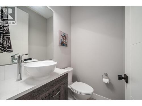 1929 Ethel Street, Kelowna, BC - Indoor Photo Showing Bathroom