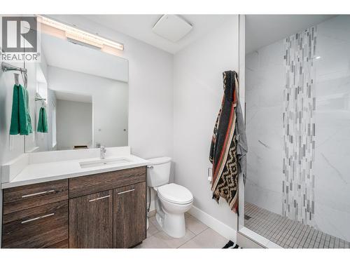 1929 Ethel Street, Kelowna, BC - Indoor Photo Showing Bathroom