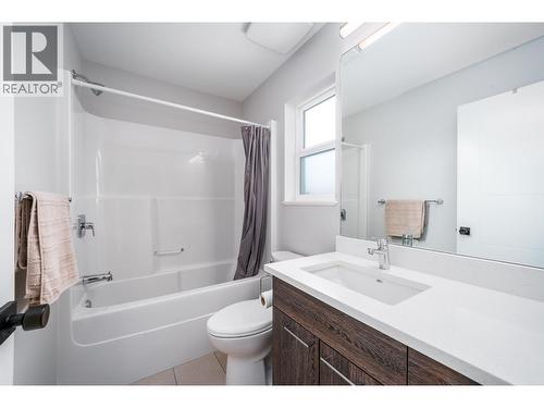 1929 Ethel Street, Kelowna, BC - Indoor Photo Showing Bathroom
