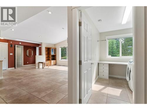 151 25 Street Ne, Salmon Arm, BC - Indoor Photo Showing Other Room