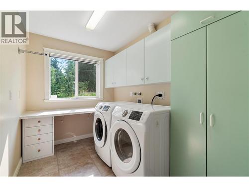 151 25 Street Ne, Salmon Arm, BC - Indoor Photo Showing Laundry Room