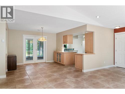 151 25 Street Ne, Salmon Arm, BC - Indoor Photo Showing Other Room