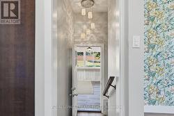 Entrance to the sunroom - 