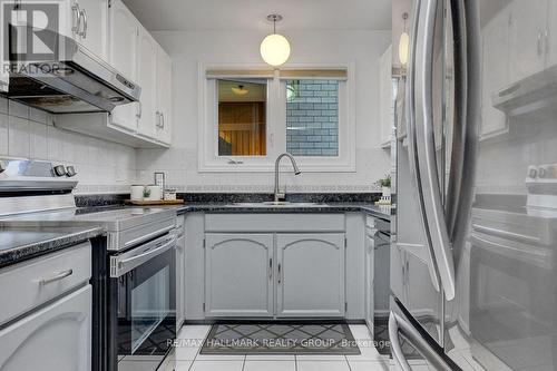 1950 Ludgate Crescent, Ottawa, ON - Indoor Photo Showing Kitchen