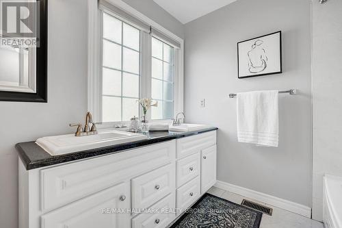 1950 Ludgate Crescent, Ottawa, ON - Indoor Photo Showing Bathroom