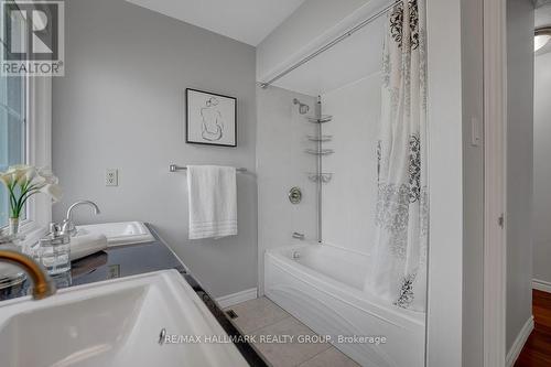 1950 Ludgate Crescent, Ottawa, ON - Indoor Photo Showing Bathroom
