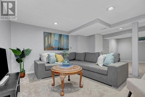 1950 Ludgate Crescent, Ottawa, ON - Indoor Photo Showing Living Room