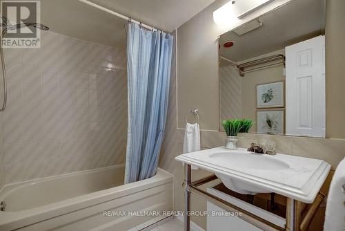 1950 Ludgate Crescent, Ottawa, ON - Indoor Photo Showing Bathroom