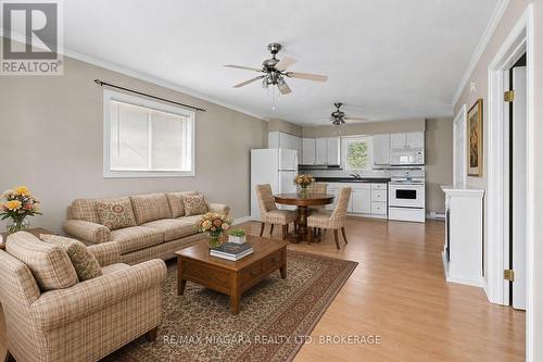 333 Ridge Road S, Fort Erie (Crystal Beach), ON - Indoor Photo Showing Living Room