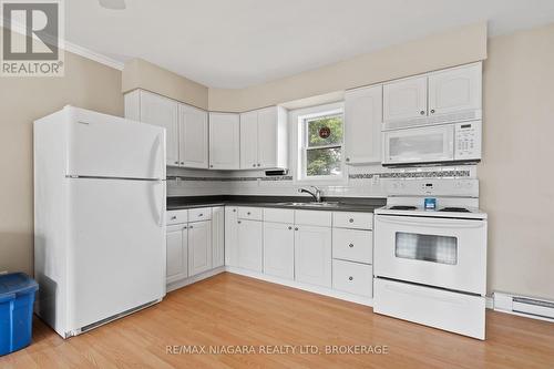 333 Ridge Road S, Fort Erie (Crystal Beach), ON - Indoor Photo Showing Kitchen