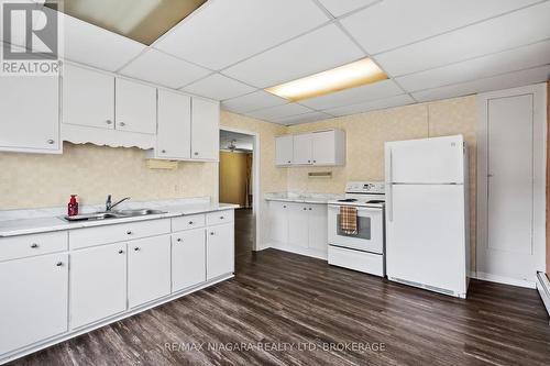 333 Ridge Road S, Fort Erie (Crystal Beach), ON - Indoor Photo Showing Kitchen
