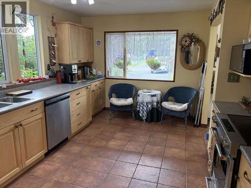 404 N Birch Avenue, 100 Mile House, BC - Indoor Photo Showing Kitchen