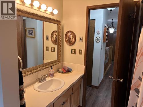 404 N Birch Avenue, 100 Mile House, BC - Indoor Photo Showing Bathroom