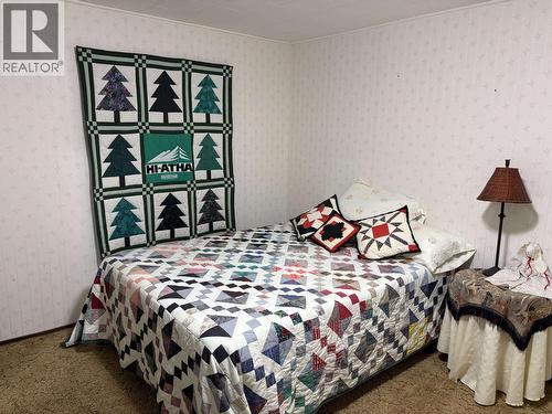 404 N Birch Avenue, 100 Mile House, BC - Indoor Photo Showing Bedroom